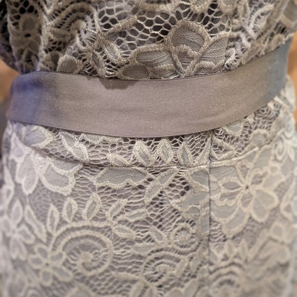 Zapaka Short Sleeve Gray Floral Lace Dress, Size 2XL, Excellent Used Condition! - Picture 6 of 7